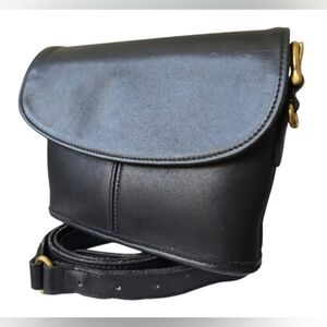 Vintage Coach Equestrian Small Flap No. 9801 in black EUC